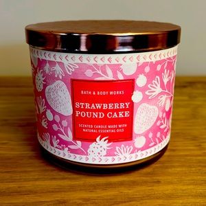 Bath & Body Works strawberry pound cake candle